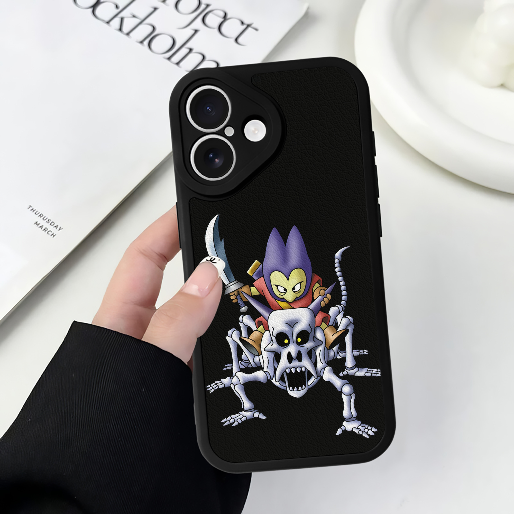 （画像用） ドラゴンクエスト Doragon Kuesuto Dragon Quest 【iPhone 16シリーズ対応】シリコンスマホケース（レザー調） 材質：シリコン